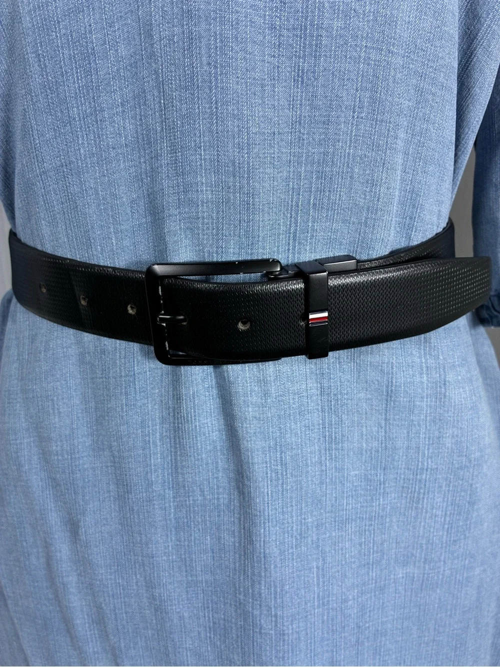 Tommy Hilfiger men’s belt 42” Black Textured Leather with Signature Stripe